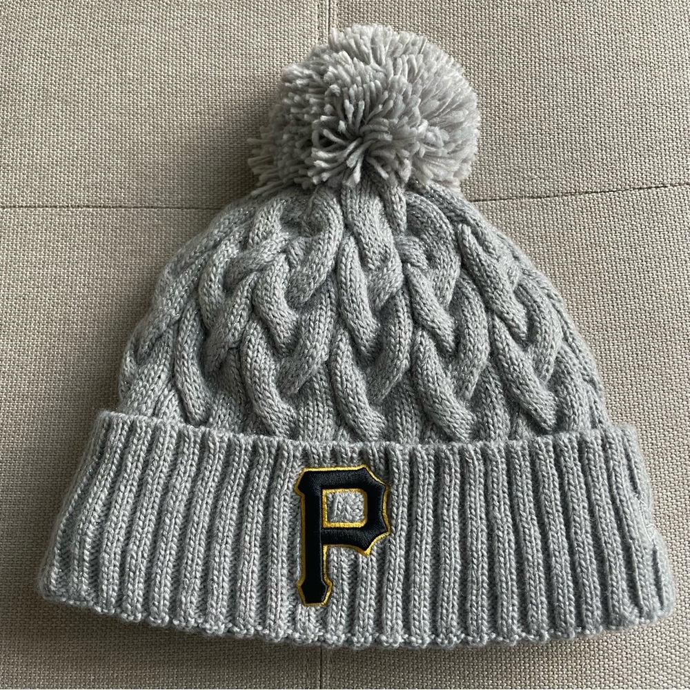 New Era Women's Pittsburgh Pirates Gray Knit Beanie with Pom